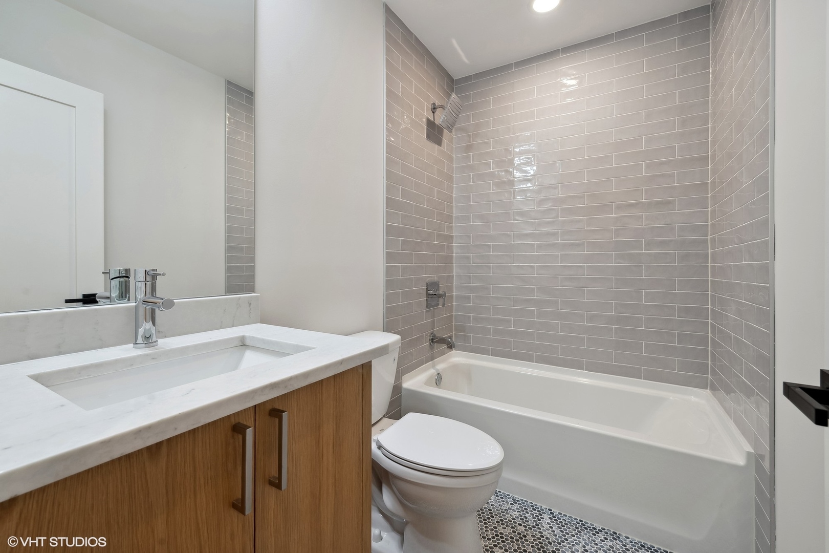 2625 W Carmen Avenue