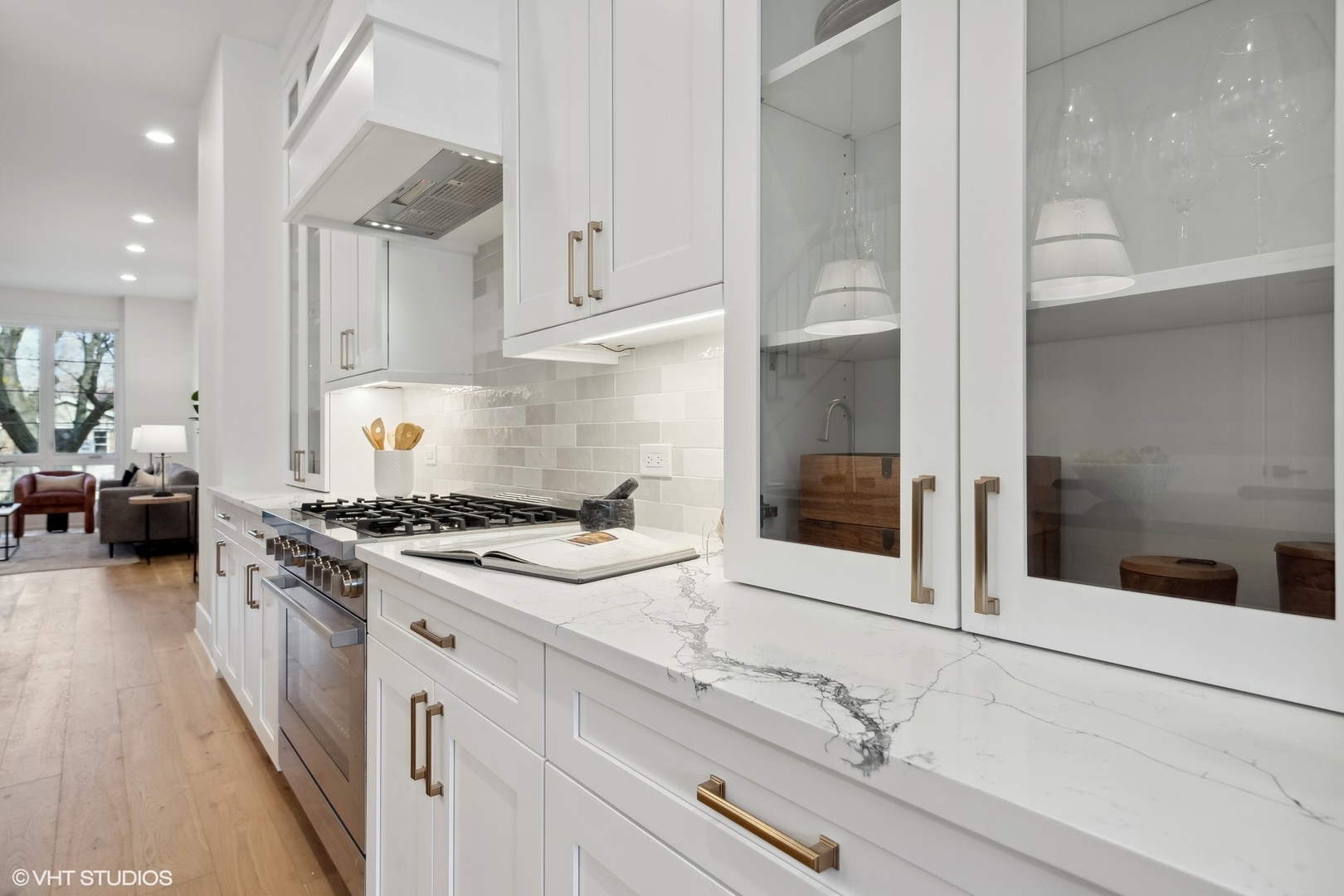 2625 W Carmen Avenue