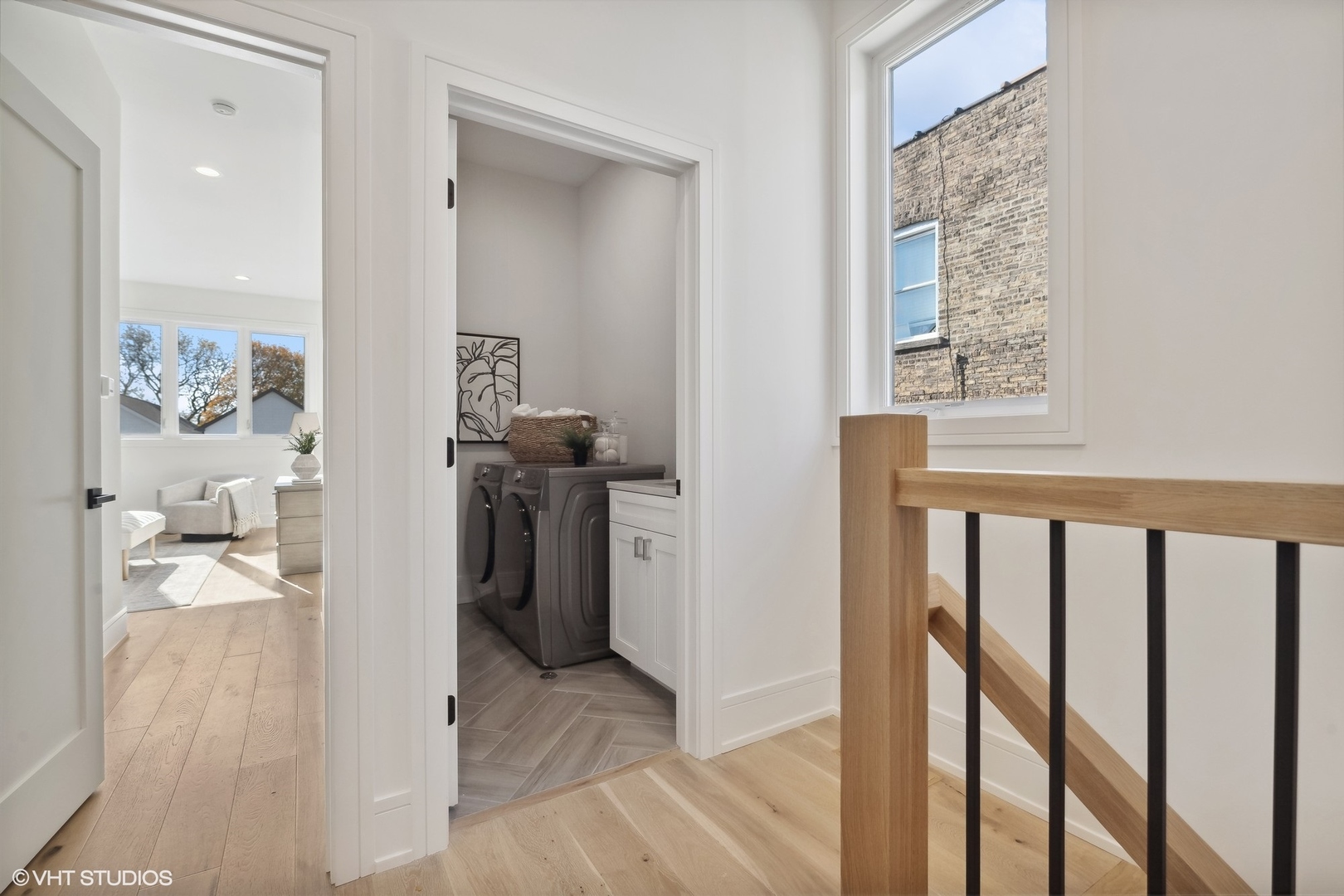 2625 W Carmen Avenue