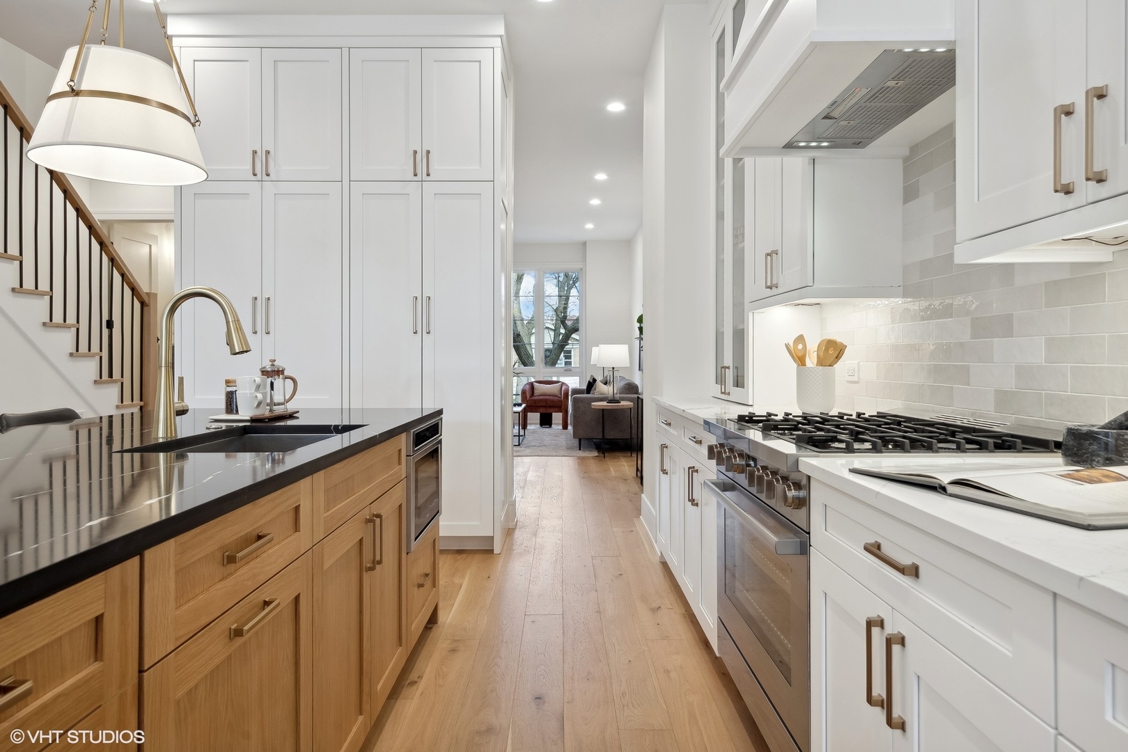 2625 W Carmen Avenue