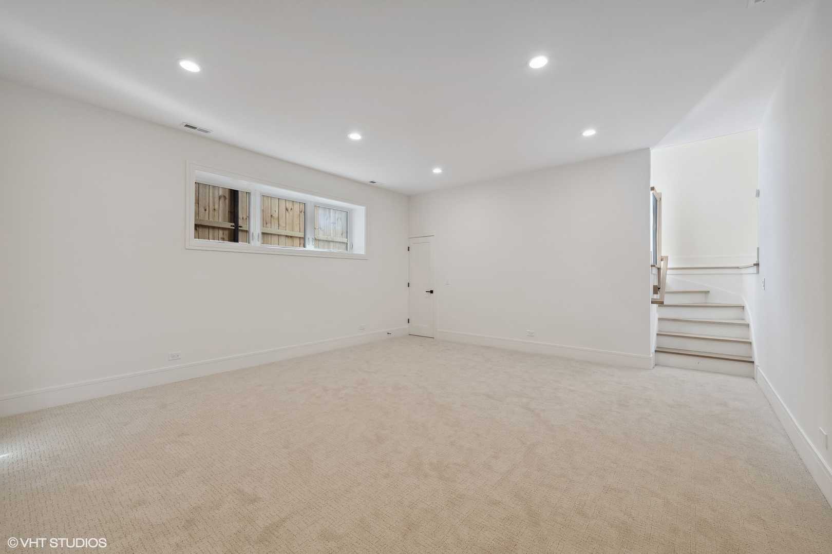 2625 W Carmen Avenue