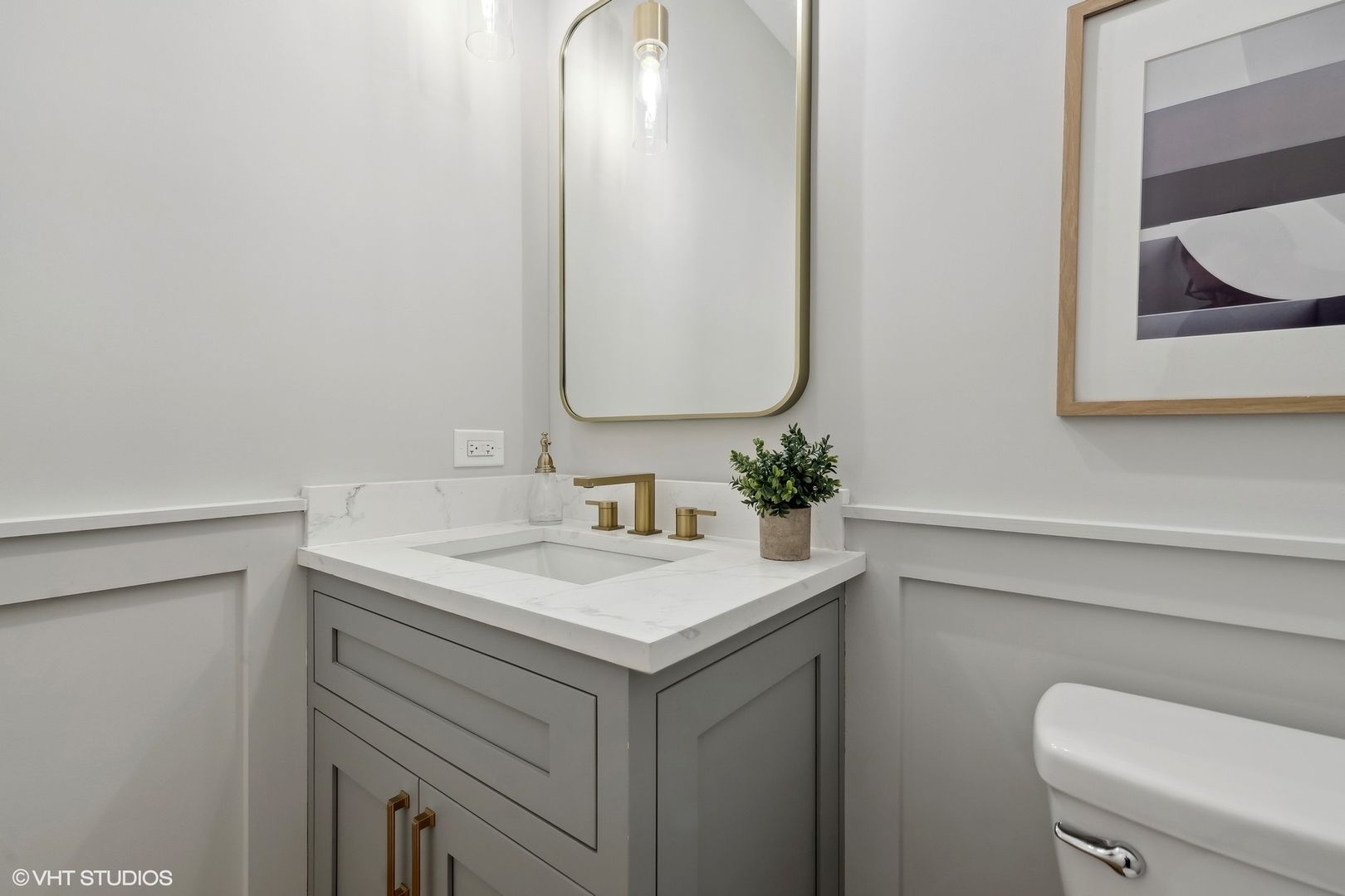 2625 W Carmen Avenue