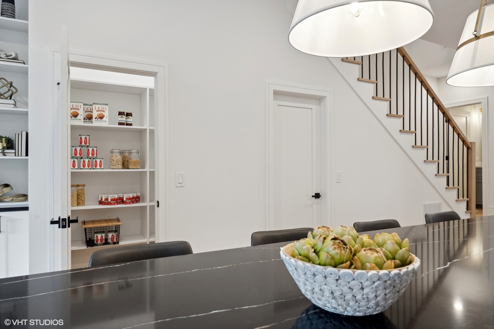 2625 W Carmen Avenue