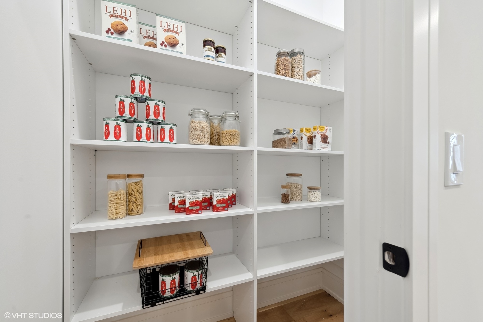 2625 W Carmen Avenue