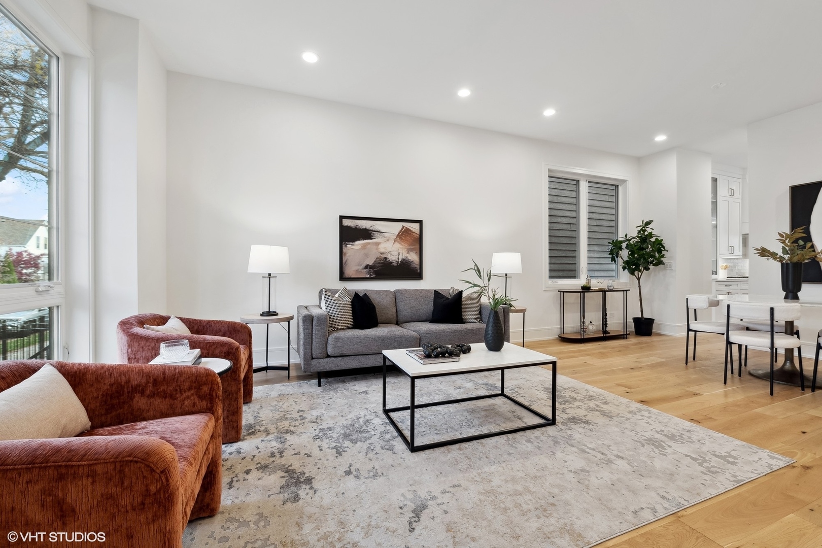 2625 W Carmen Avenue