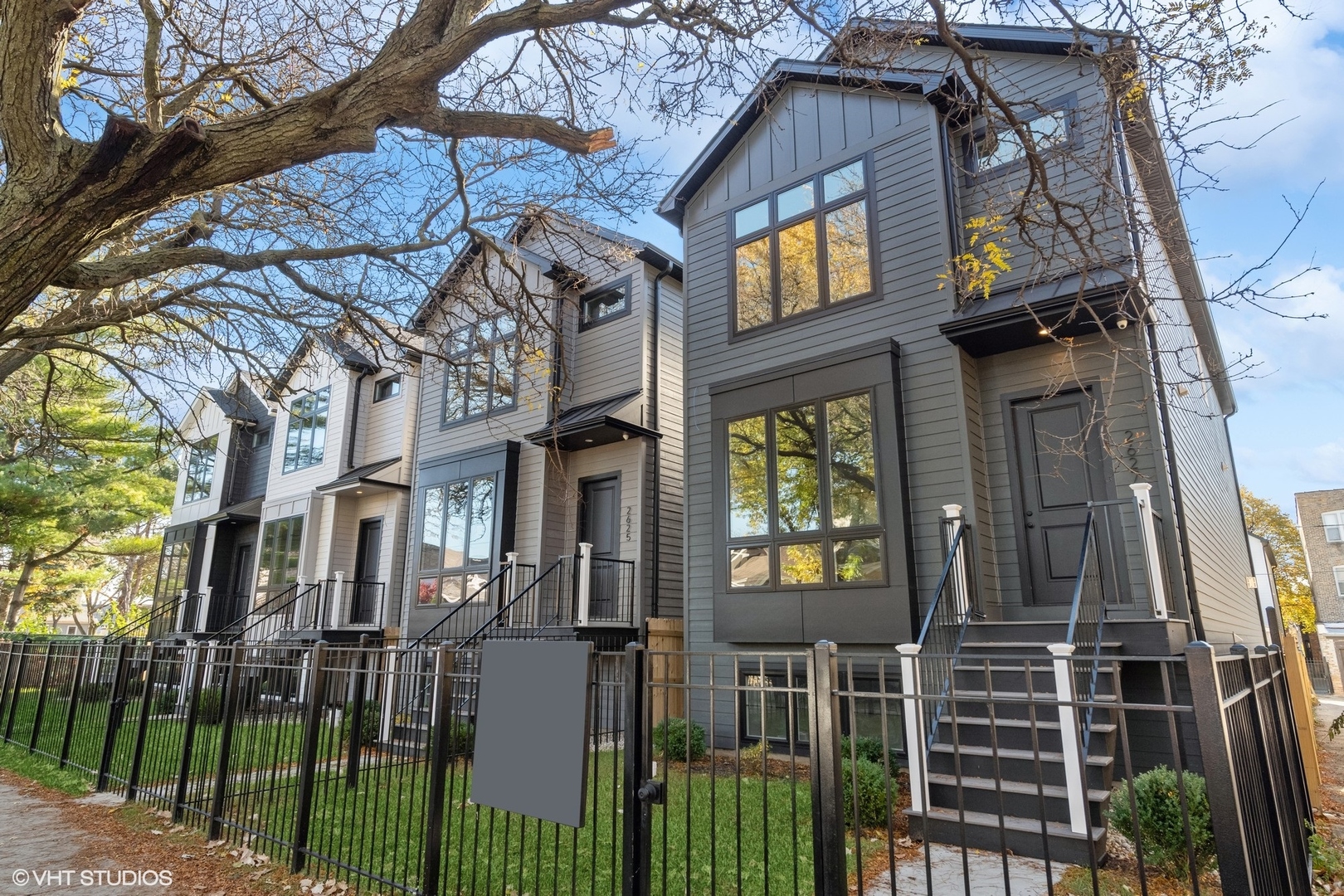 2625 W Carmen Avenue