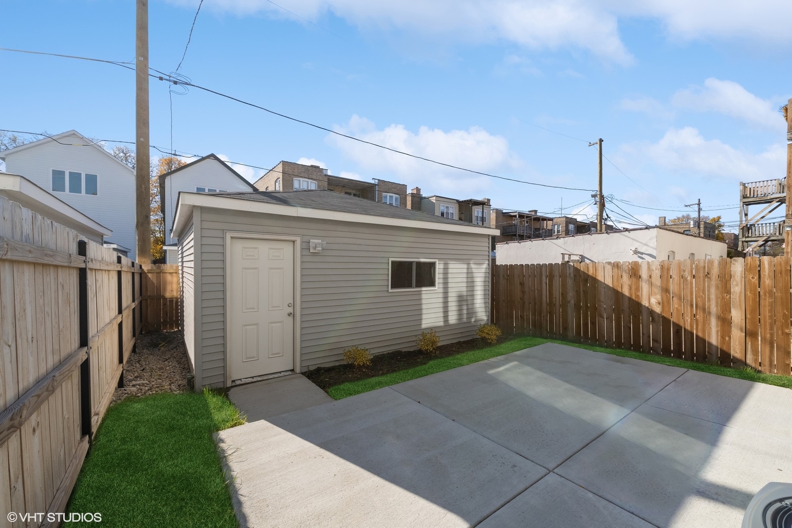 2625 W Carmen Avenue