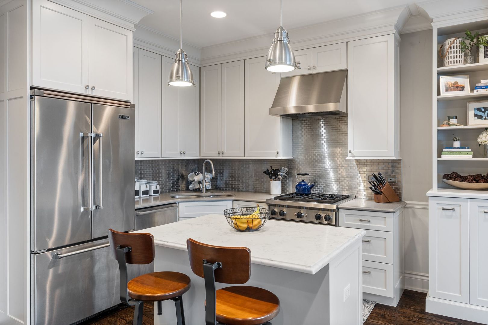 4245 N Lincoln Avenue Unit: 3