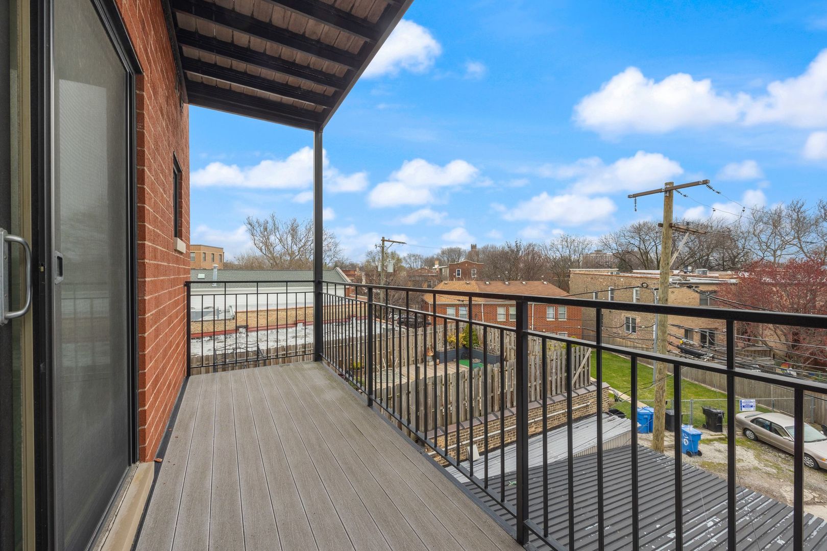 4245 N Lincoln Avenue Unit: 3