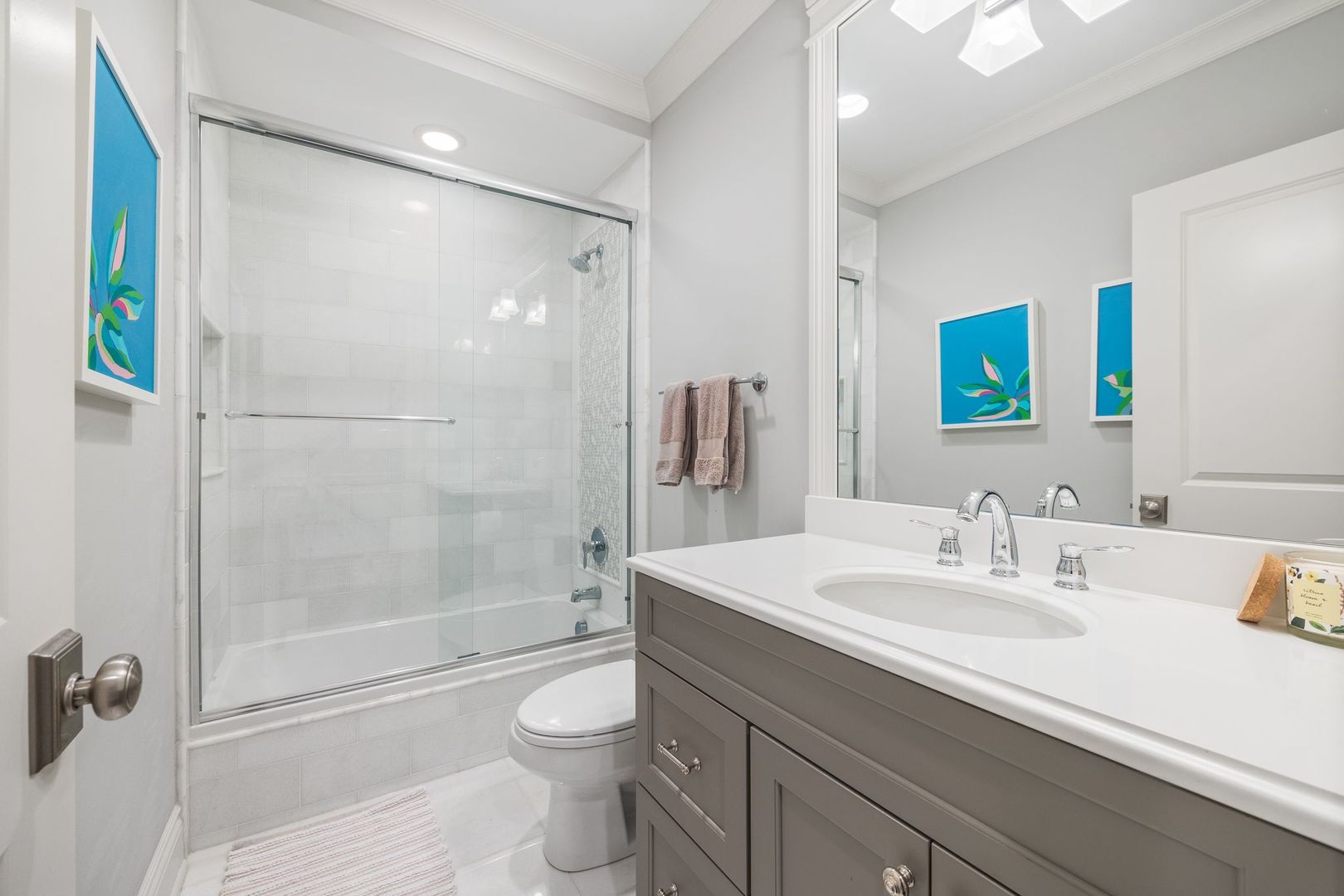 4245 N Lincoln Avenue Unit: 3