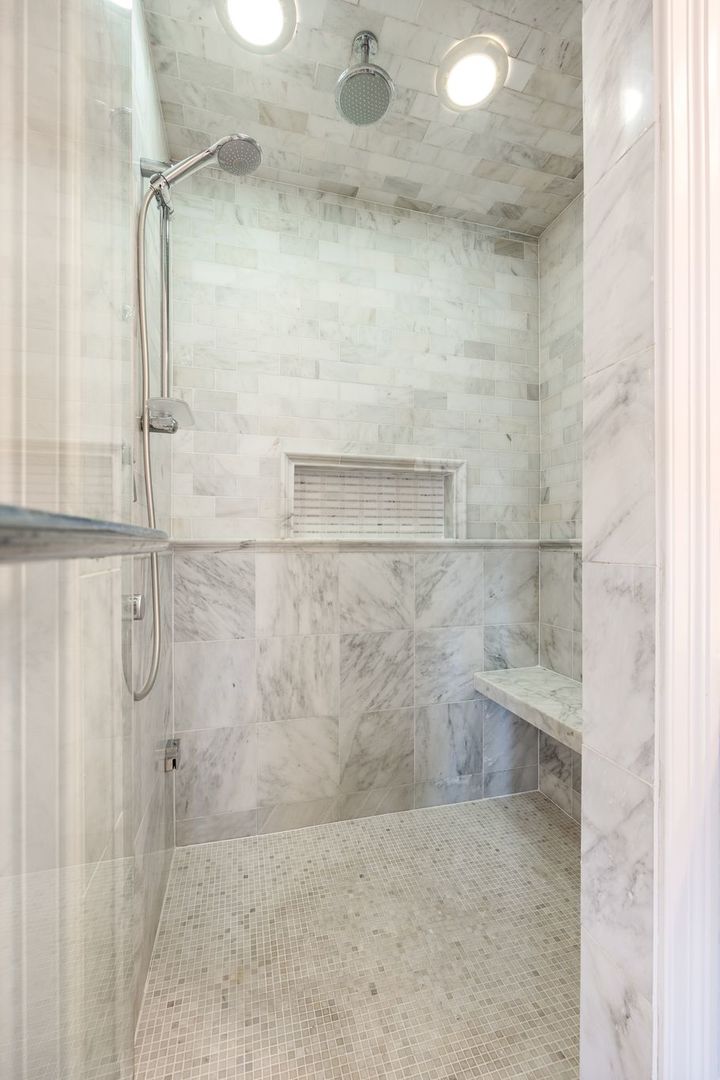 4245 N Lincoln Avenue Unit: 3