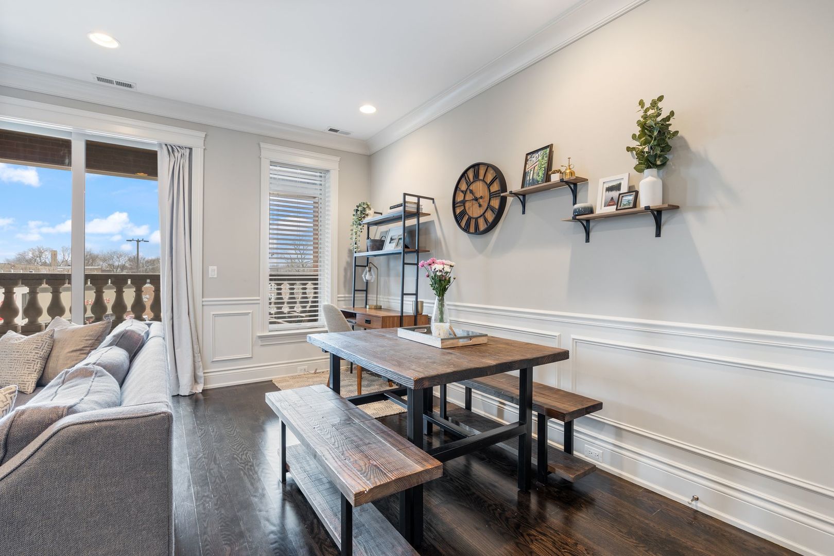 4245 N Lincoln Avenue Unit: 3