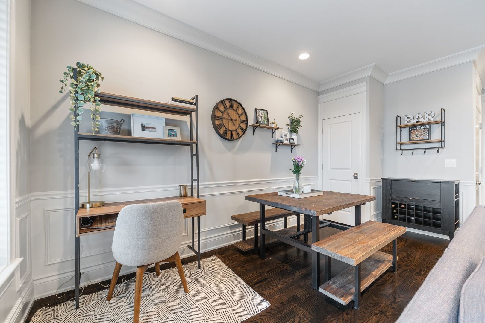 4245 N Lincoln Avenue Unit: 3