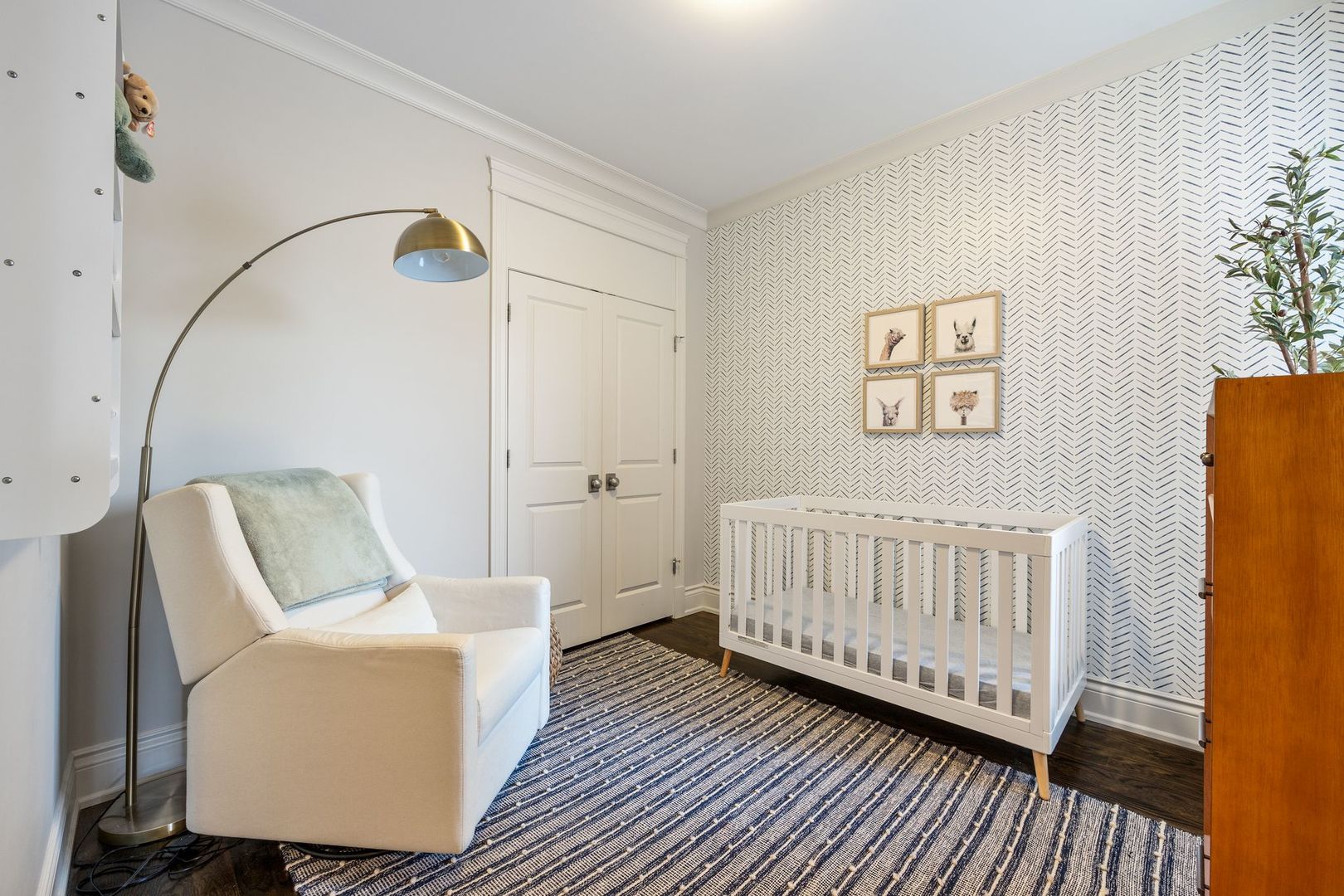 4245 N Lincoln Avenue Unit: 3