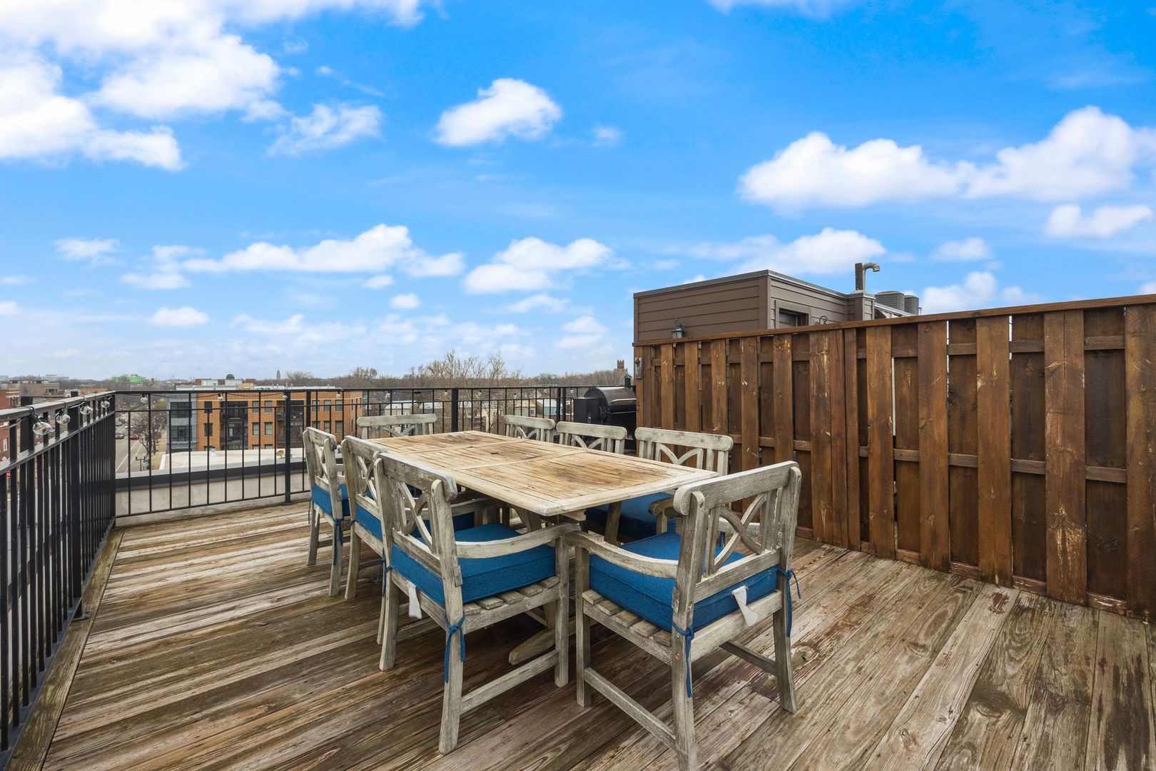 4245 N Lincoln Avenue Unit: 3