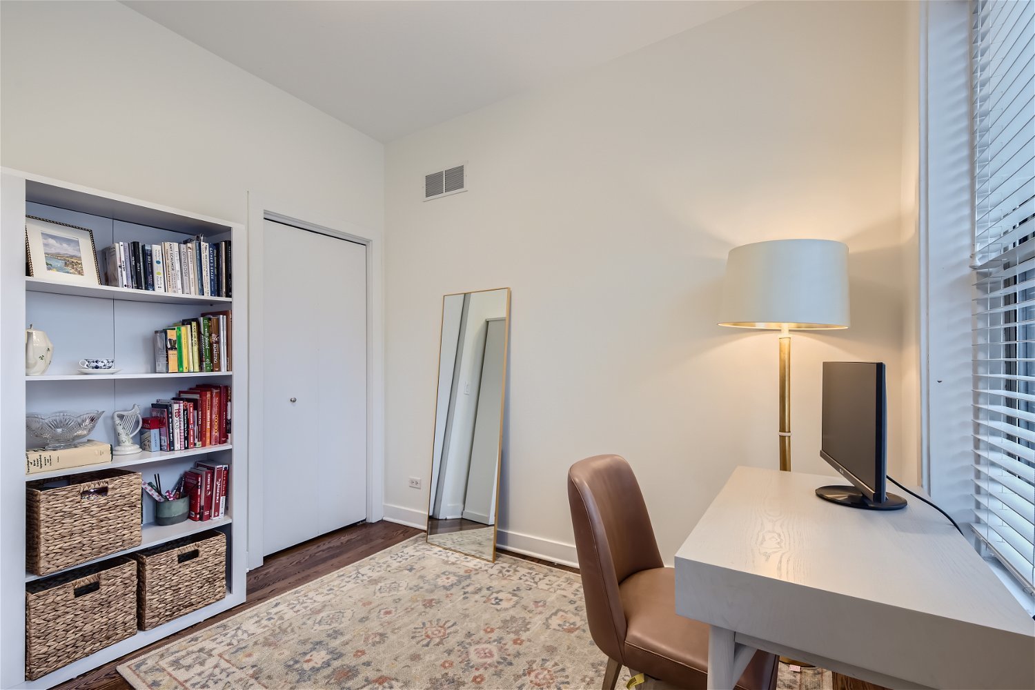 4055 N Wolcott Avenue Unit: 1S