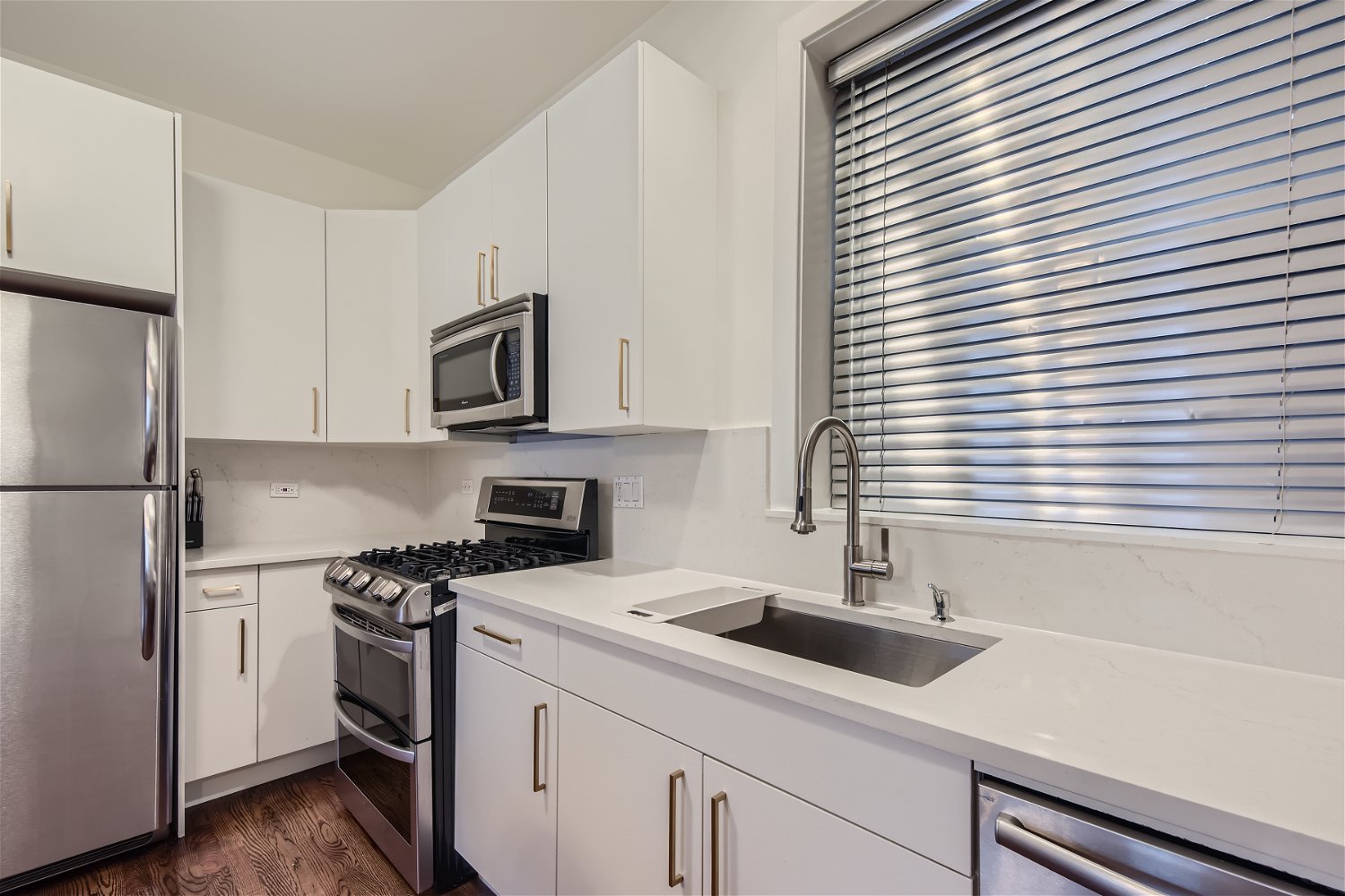 4055 N Wolcott Avenue Unit: 1S