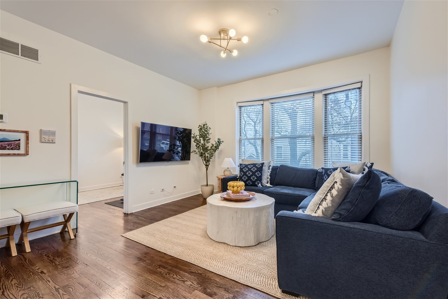 4055 N Wolcott Avenue Unit: 1S