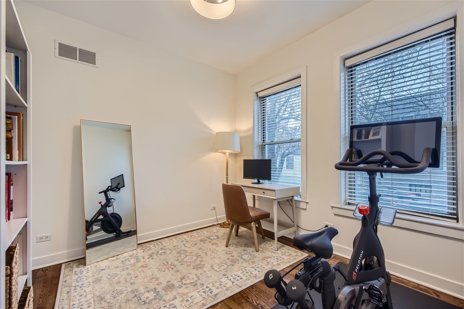 4055 N Wolcott Avenue Unit: 1S