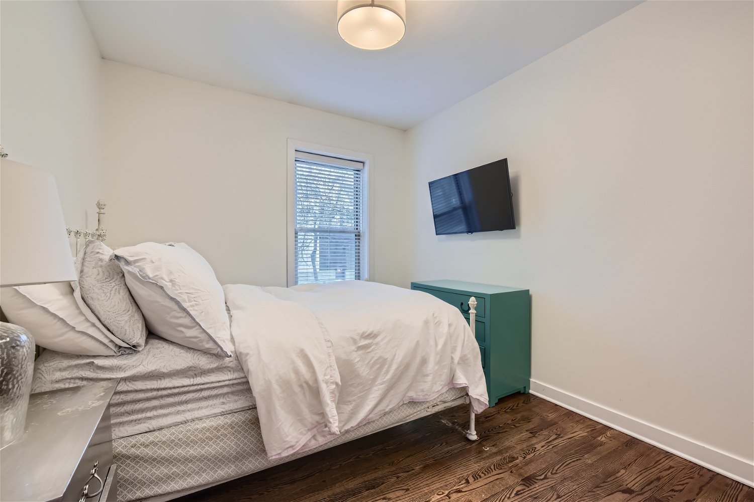 4055 N Wolcott Avenue Unit: 1S