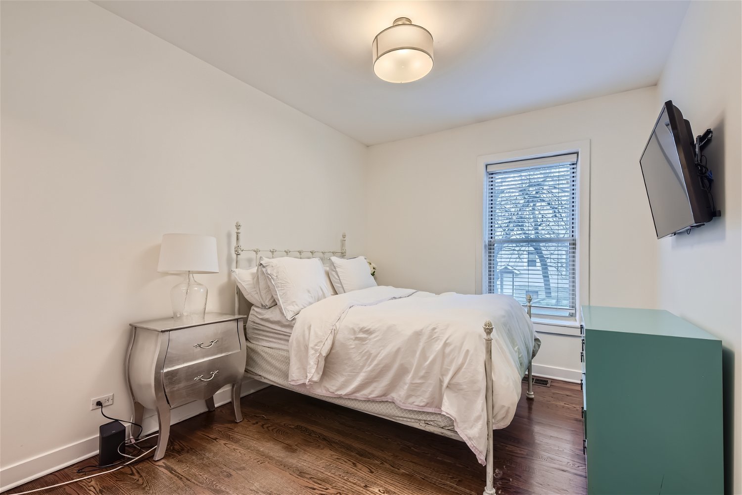 4055 N Wolcott Avenue Unit: 1S