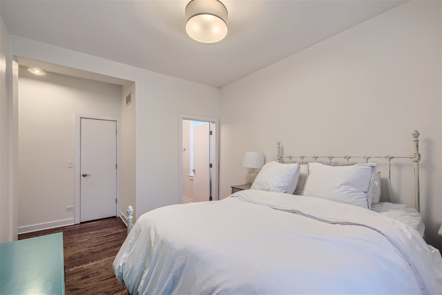 4055 N Wolcott Avenue Unit: 1S