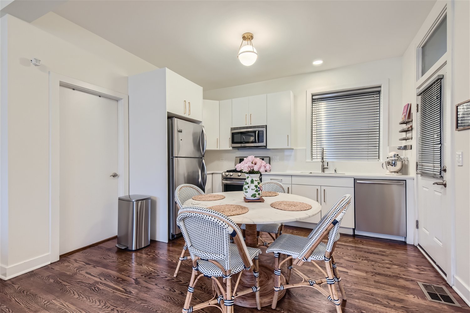 4055 N Wolcott Avenue Unit: 1S