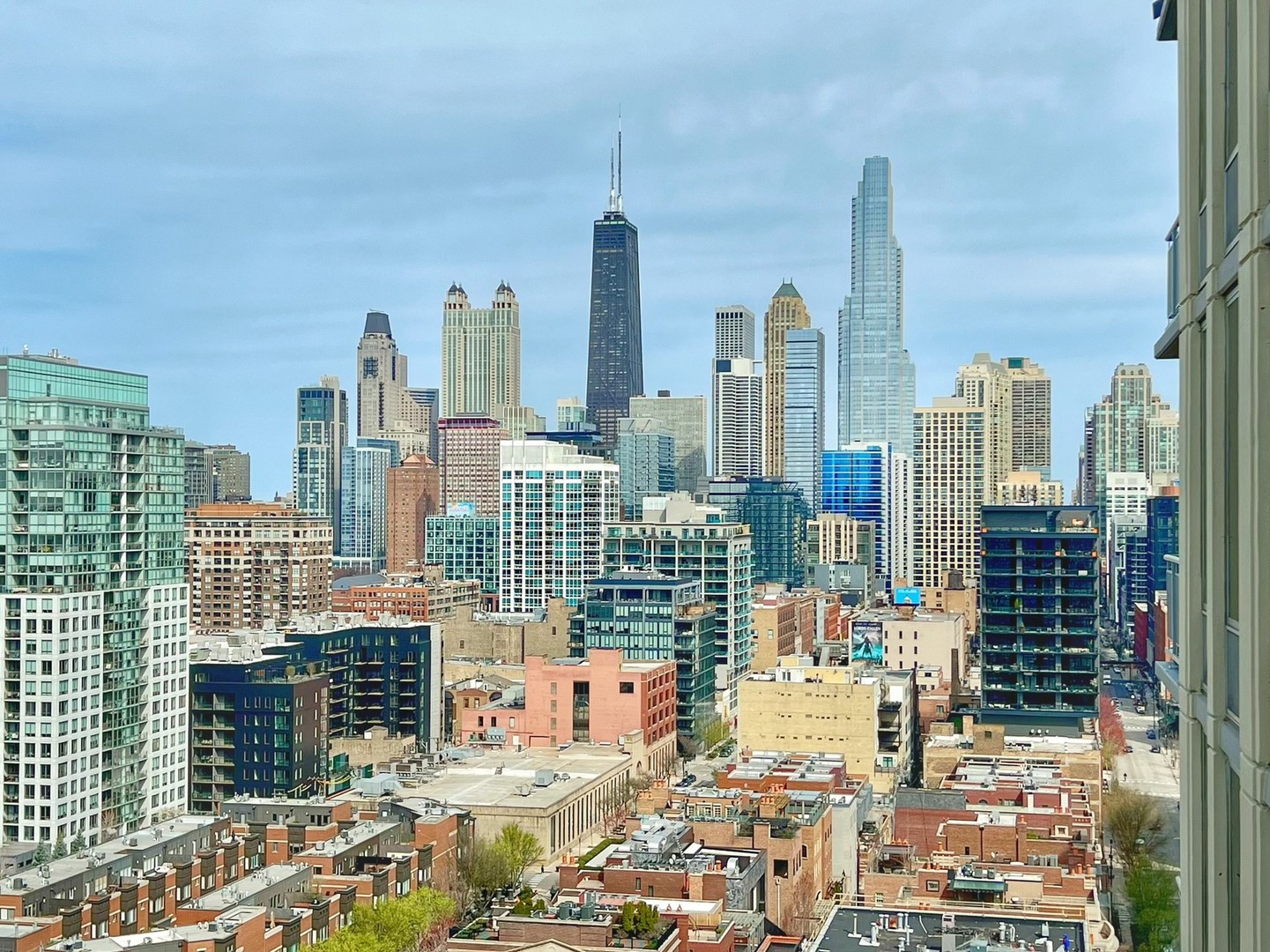 700 N Larrabee Street Unit: 1605