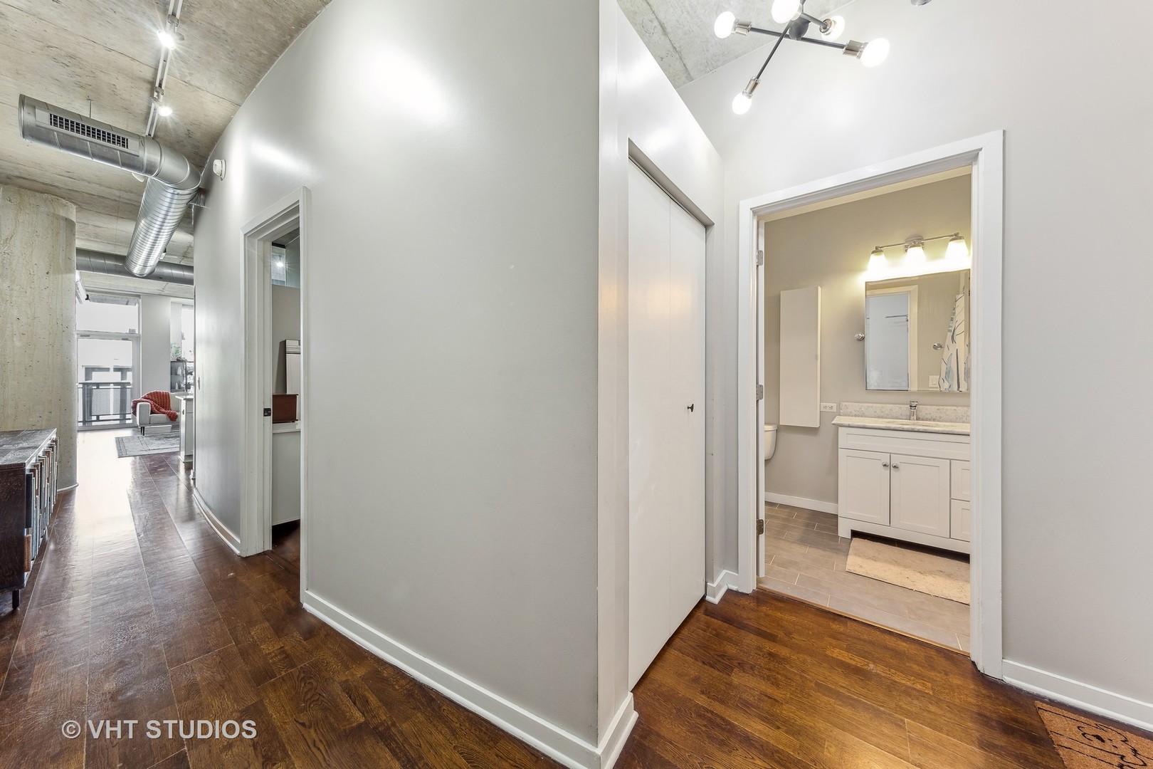 700 N Larrabee Street Unit: 1605