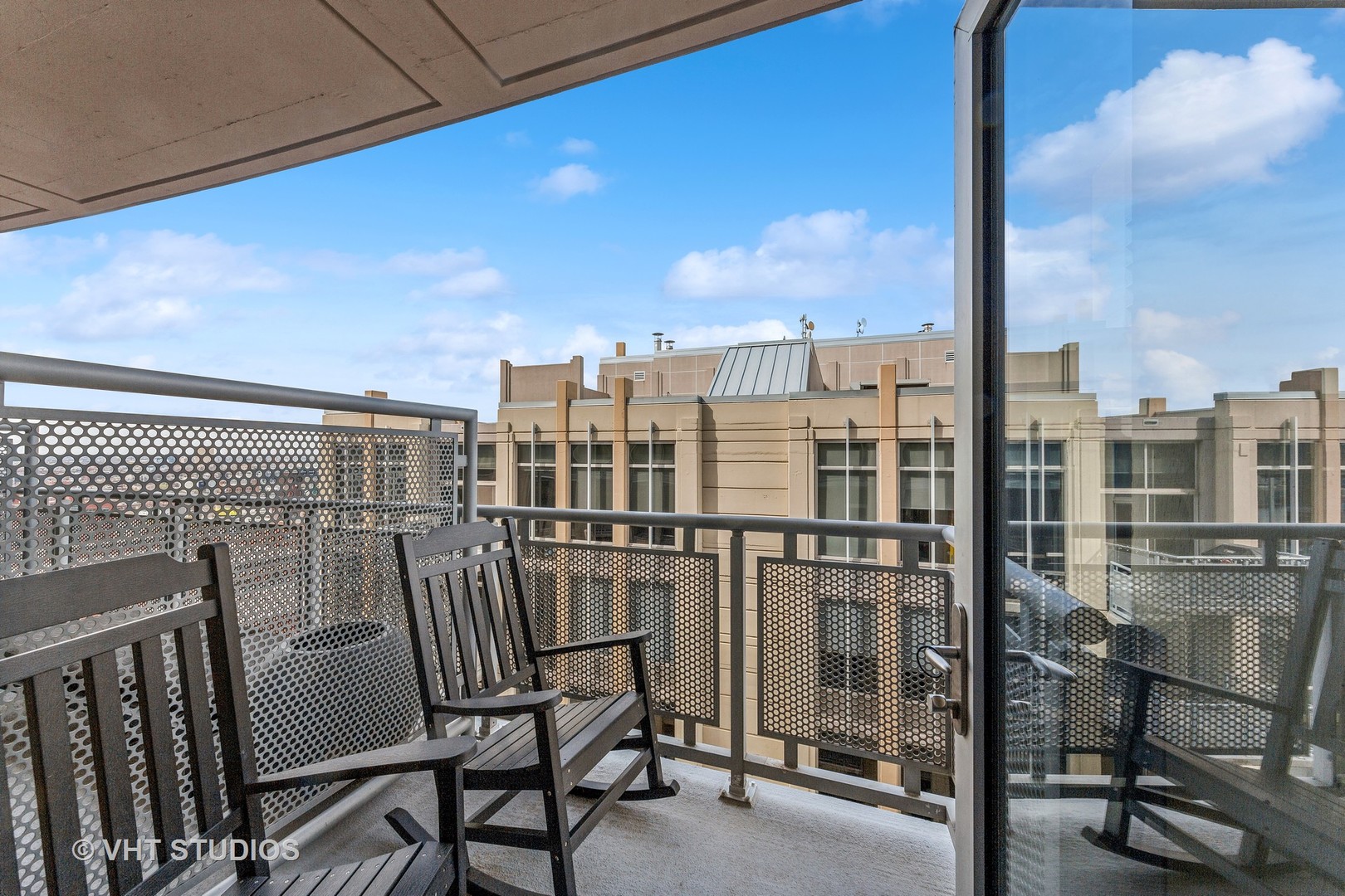 700 N Larrabee Street Unit: 1605