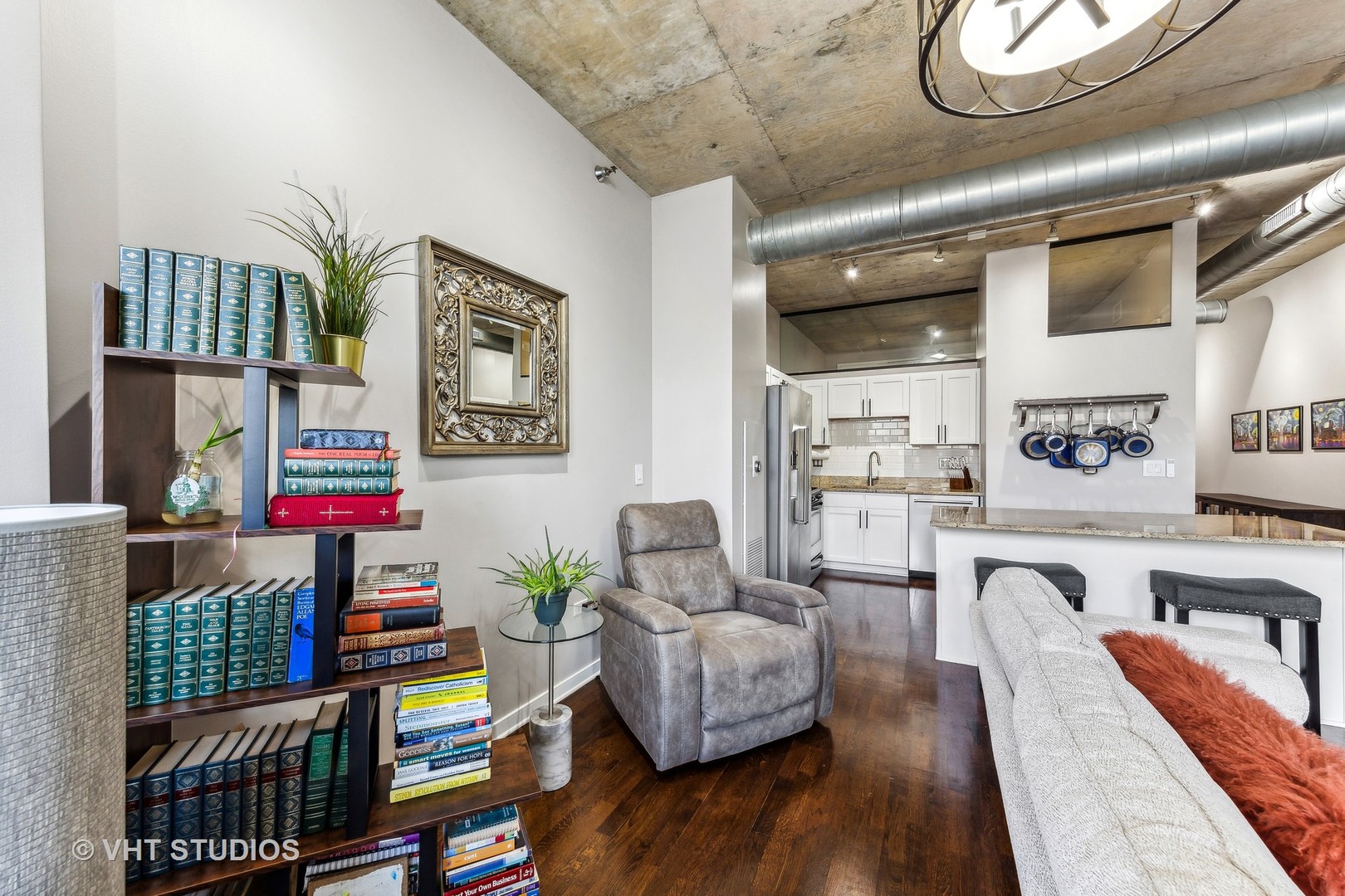 700 N Larrabee Street Unit: 1605