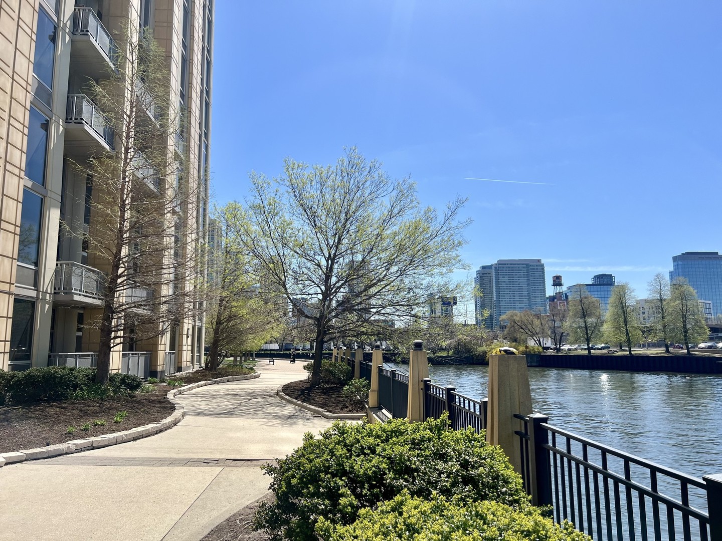 700 N Larrabee Street Unit: 1605