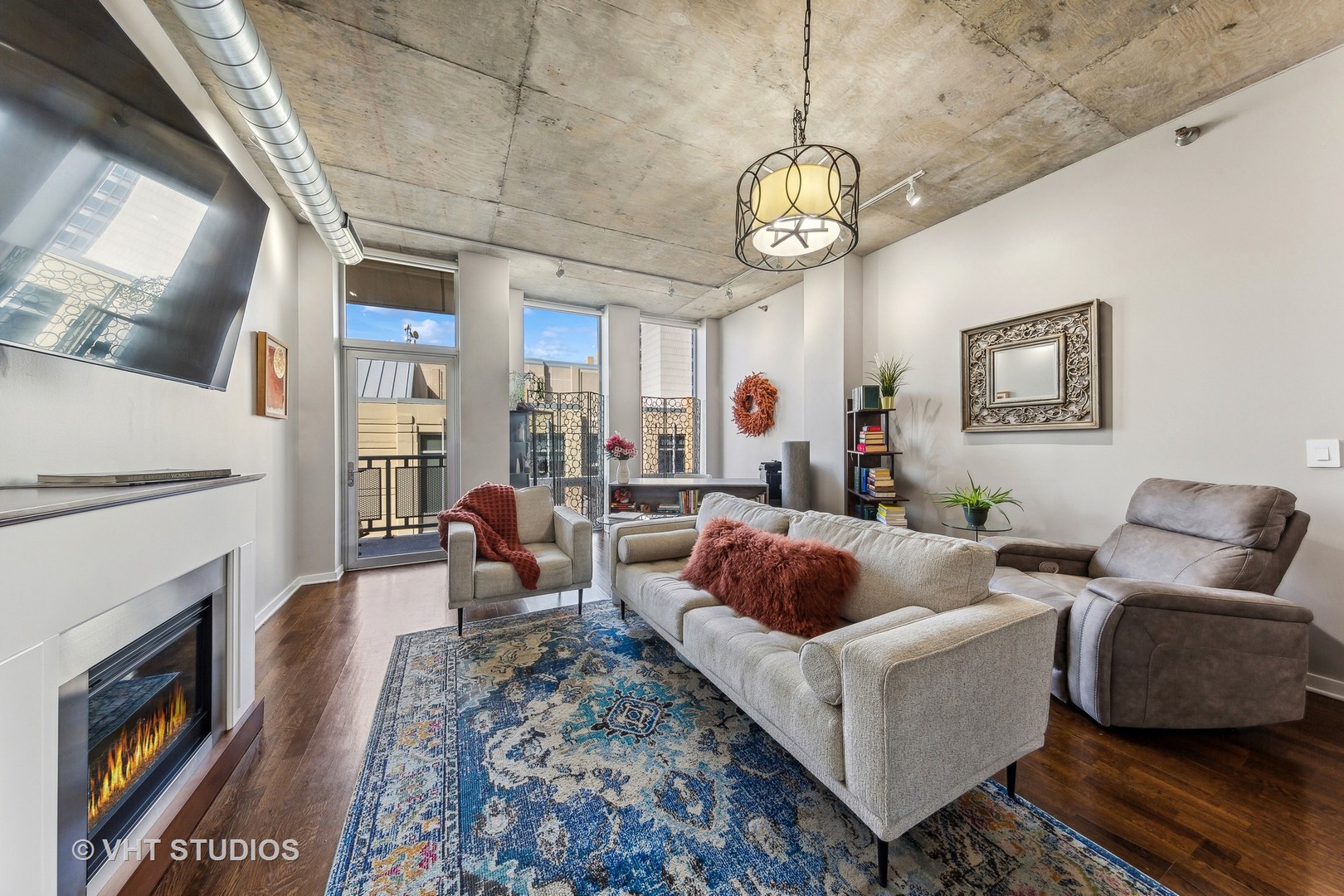 700 N Larrabee Street Unit: 1605