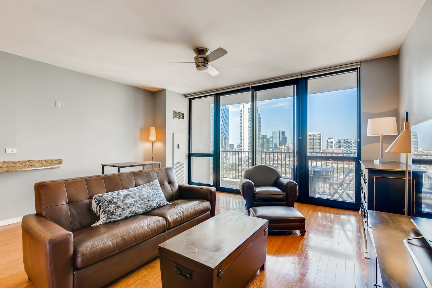 210 S Desplaines Street Unit: 1003