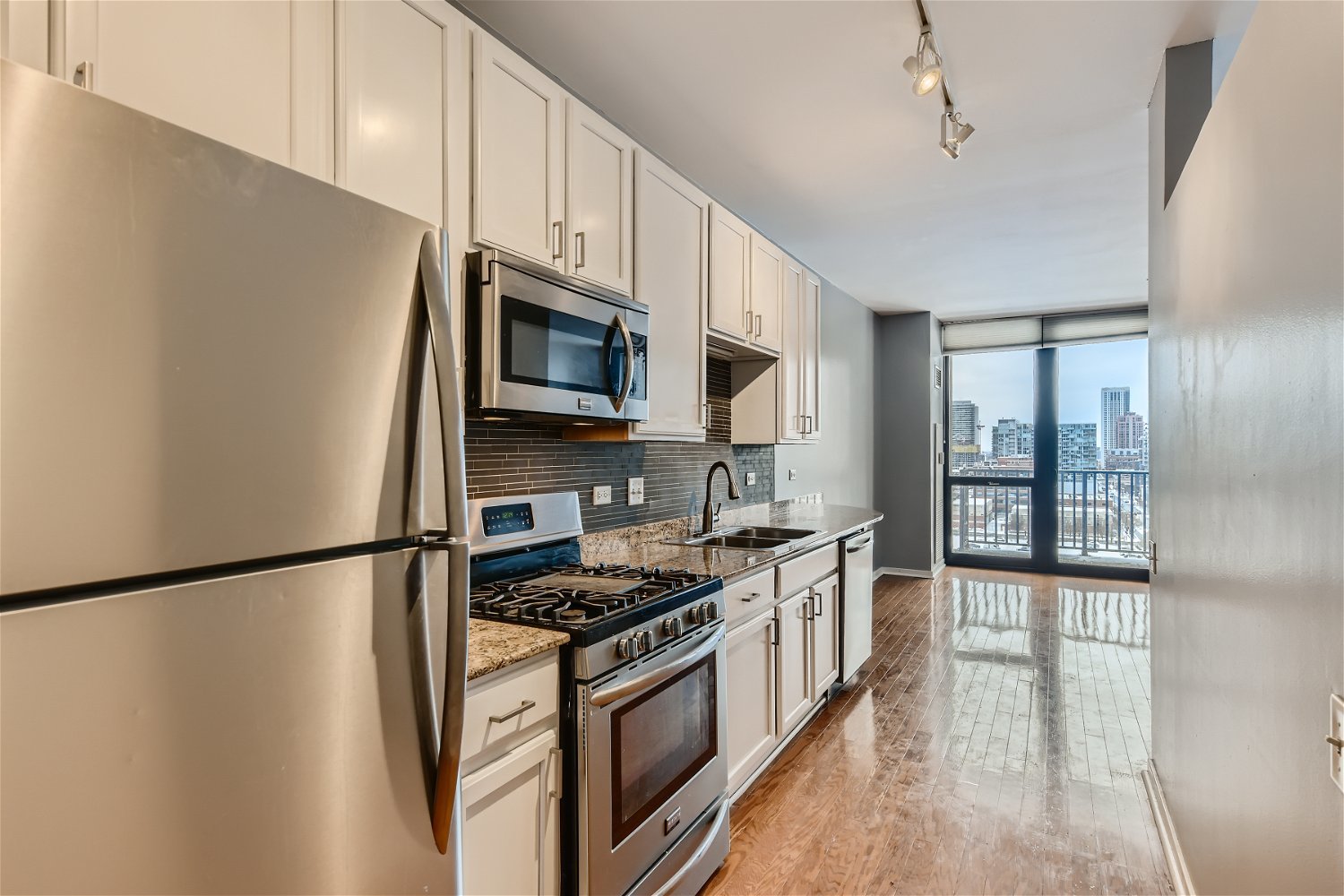 210 S Desplaines Street Unit: 1003