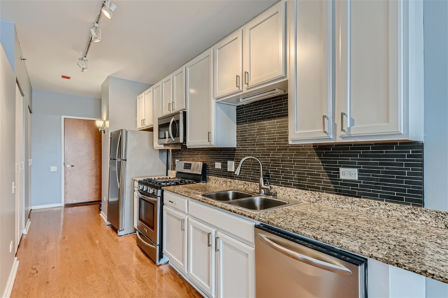 210 S Desplaines Street Unit: 1003