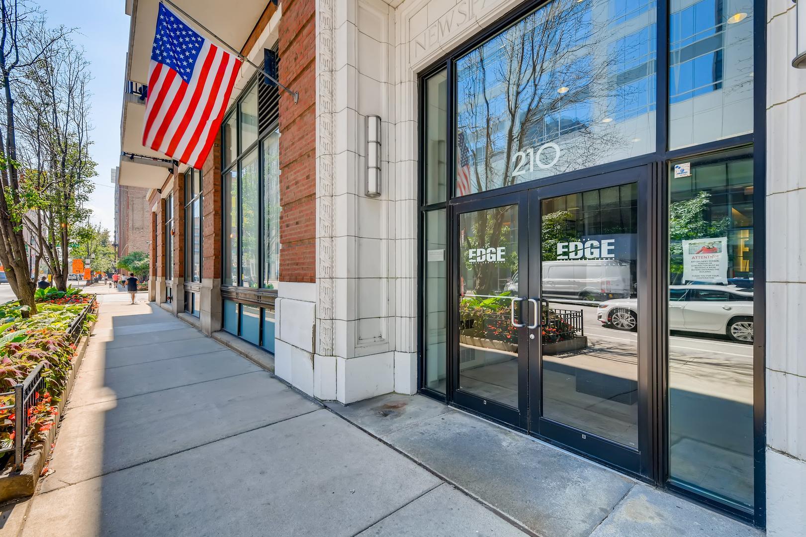 210 S Desplaines Street Unit: 1003