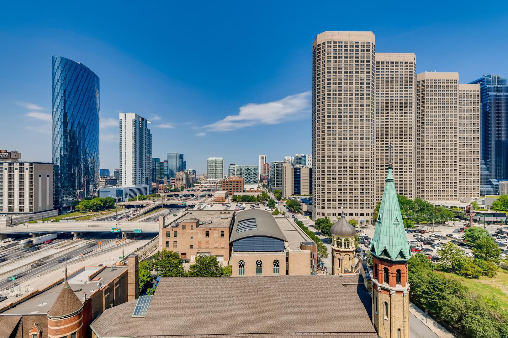 210 S Desplaines Street Unit: 1003