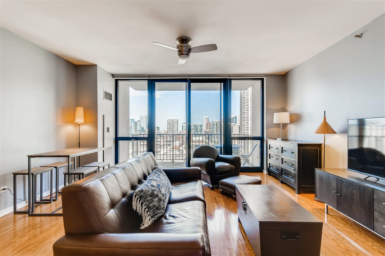 210 S Desplaines Street Unit: 1003