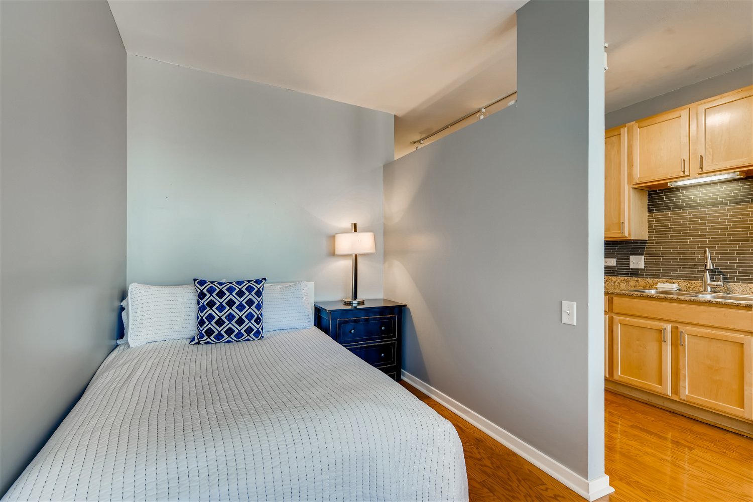 210 S Desplaines Street Unit: 1003