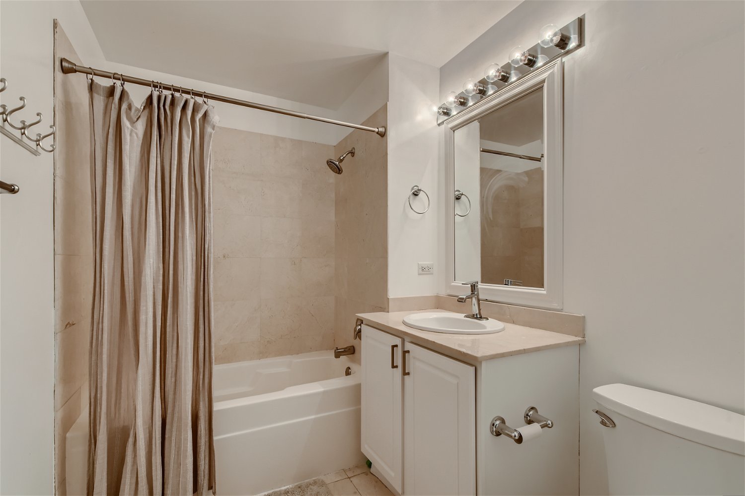210 S Desplaines Street Unit: 1003