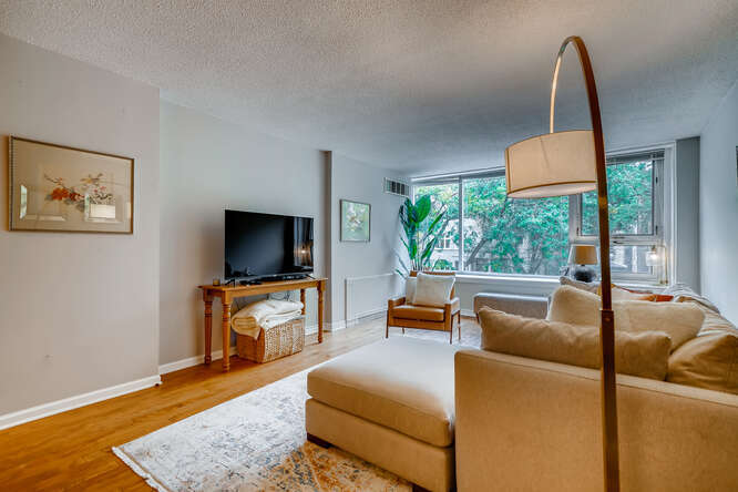 2728 N Hampden Court Unit: 201