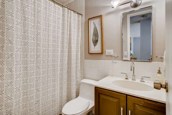 2728 N Hampden Court Unit: 201