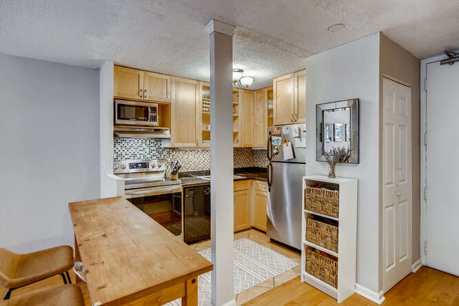 2728 N Hampden Court Unit: 201