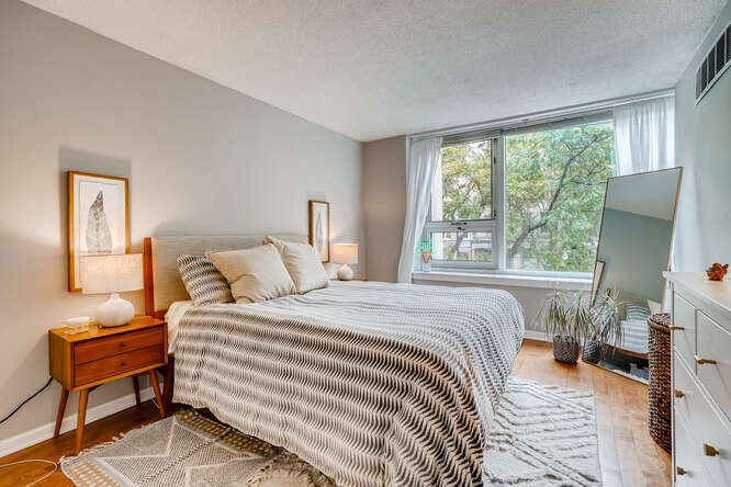 2728 N Hampden Court Unit: 201