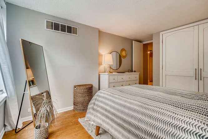 2728 N Hampden Court Unit: 201