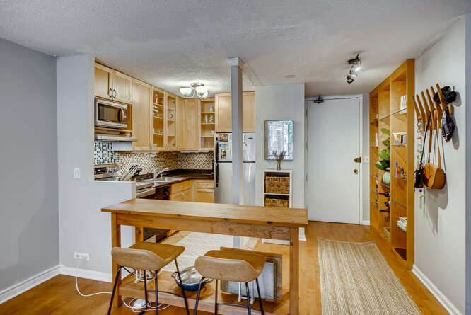 2728 N Hampden Court Unit: 201