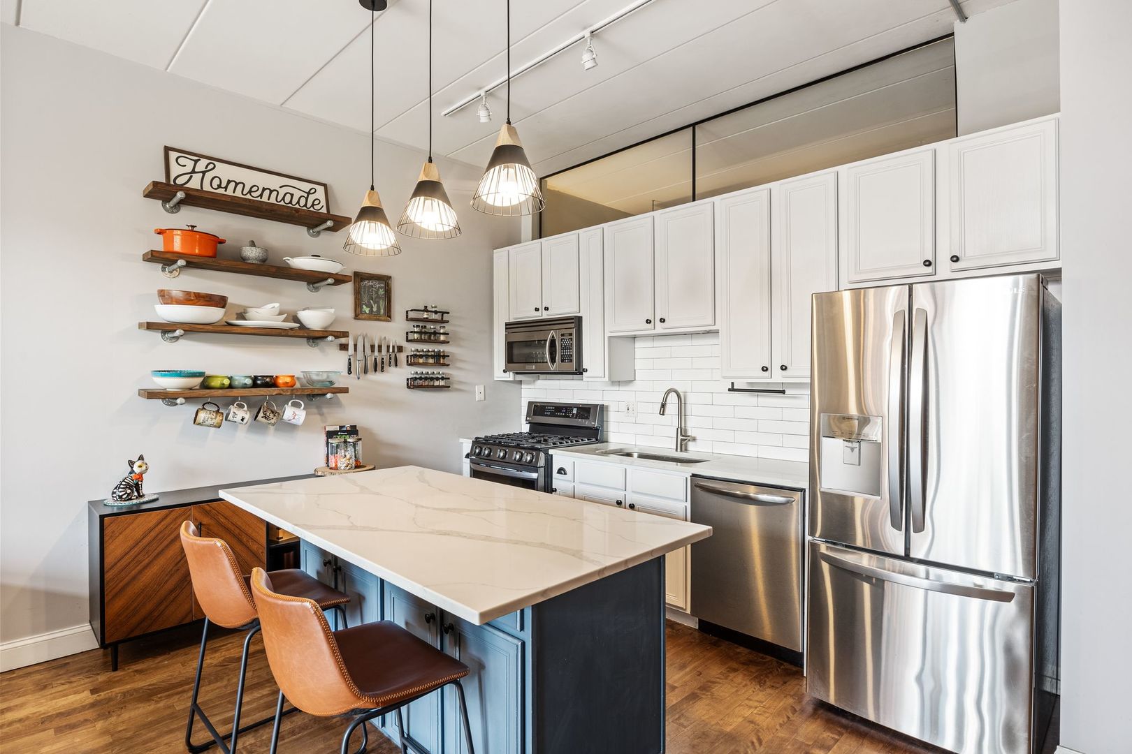 3944 N Claremont Avenue Unit: 205