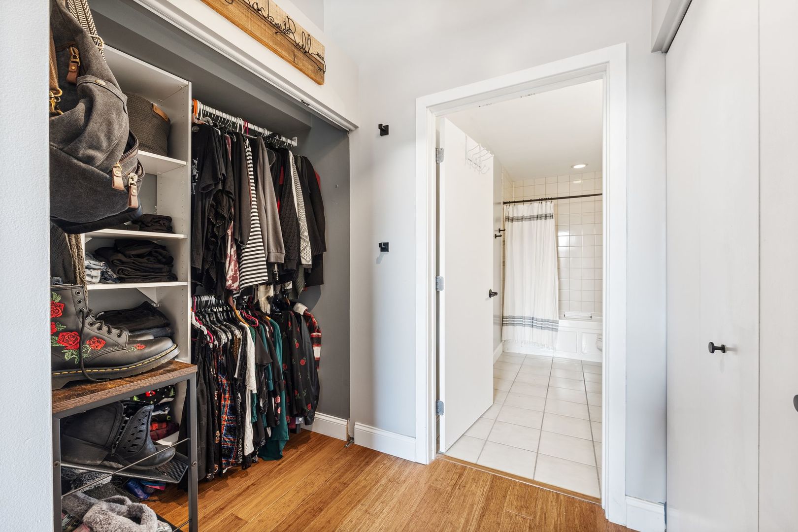 3944 N Claremont Avenue Unit: 205