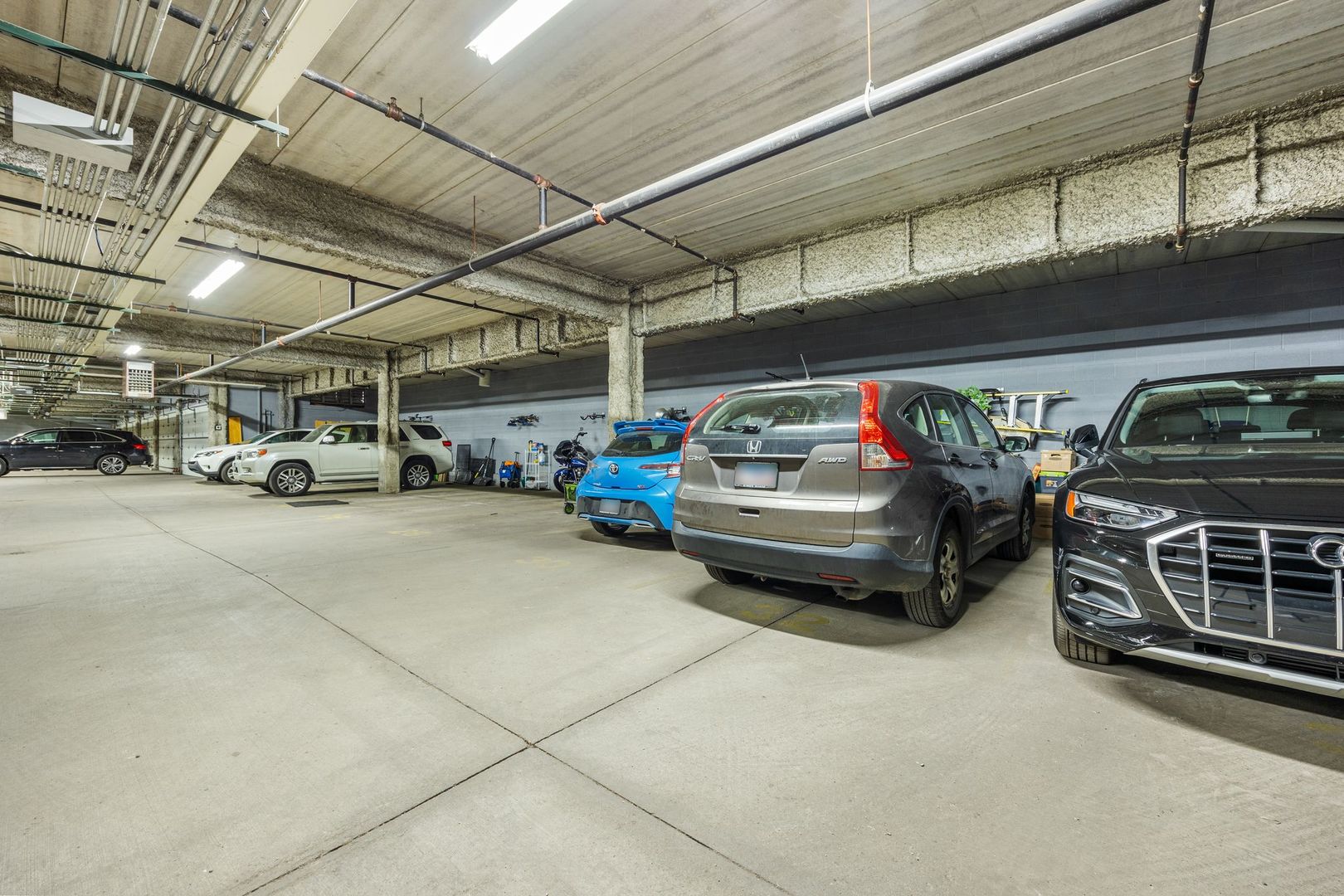 3944 N Claremont Avenue Unit: 205